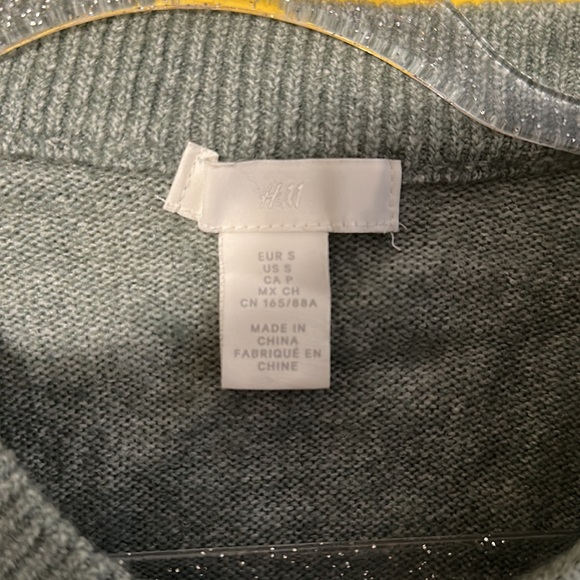 Greenish / gray .. pearl sweater - Picture 3 of 4